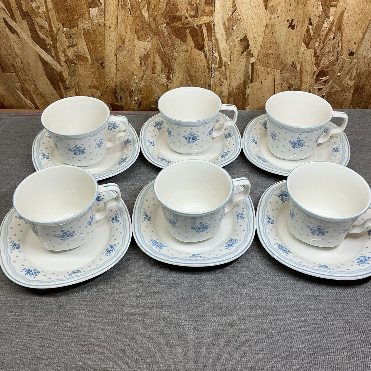 送料無料【Nも5259】ノリタケ バーサトーン noritake カップ&ソーサー 花柄 青い小花 洋食器 食器拍卖