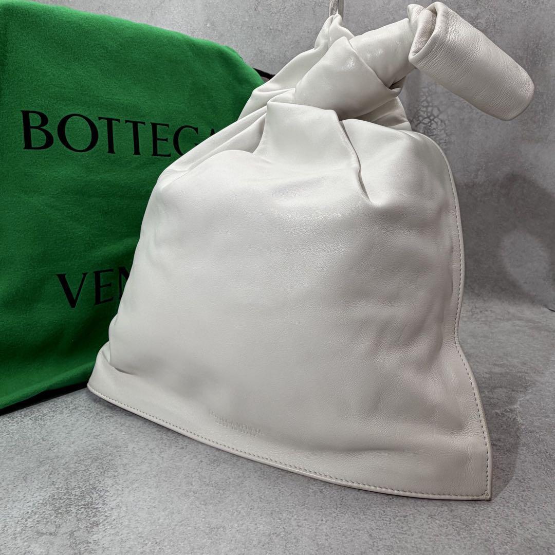 【美品】ボッテガヴェネタ ザ ツイスト ハンドバッグ ホワイト拍卖