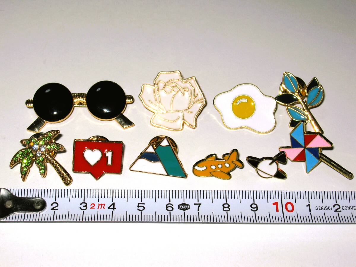 【ミックス ピンバッジ 10個セット】ブローチ アクセサリー サングラス バラ 薔薇 目玉焼き 風車 メンズ レディース 山 飛行機 まとめ売り拍卖