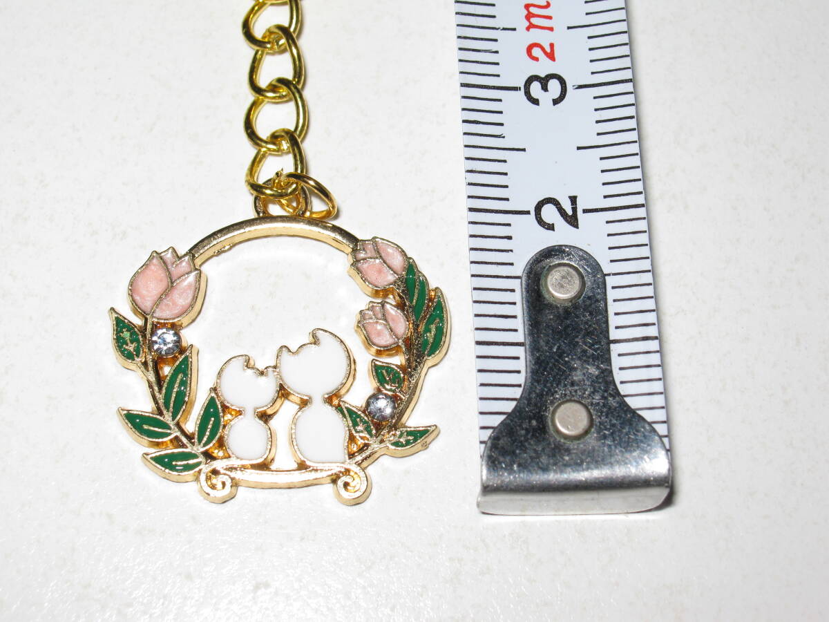 【エナメルチャーム キーホルダー 白猫 チューリップ】ねこ 猫 花 アクセサリー 可愛い 癒やし 癒し 日本風 エレガント 和風 シロネコ拍卖