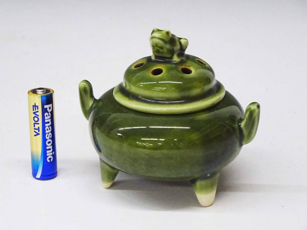 ◆(EG) 織部焼 笑園造 香炉 高さ 約8.5cm 陶器 伝統工芸 工芸品 緑 三つ足 蛙 かえる カエル お香 仏具 茶道具拍卖