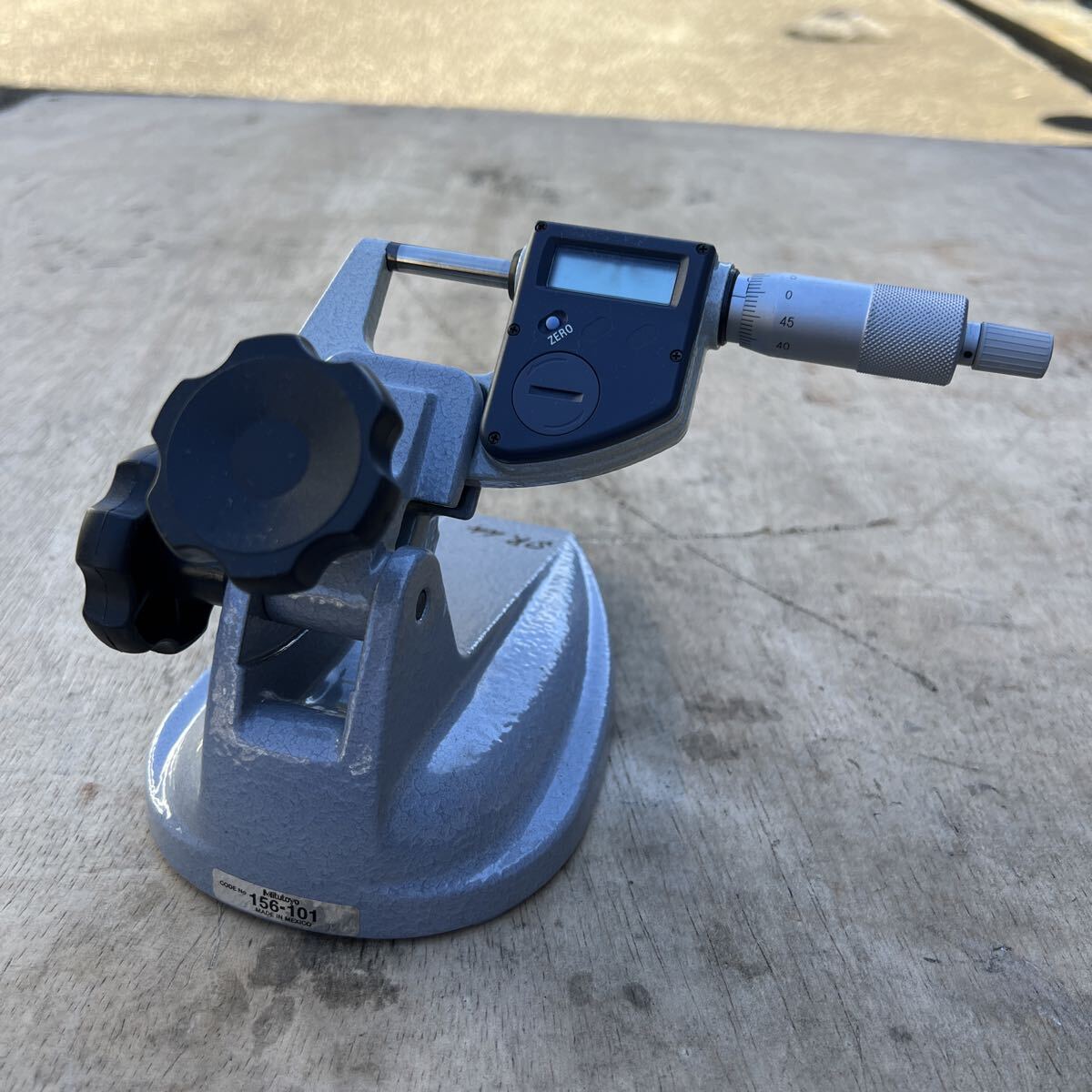 ミツトヨ mitutoyo マイクロメータースタンド 156-101 デジタルマイクロメーター付き 中古拍卖