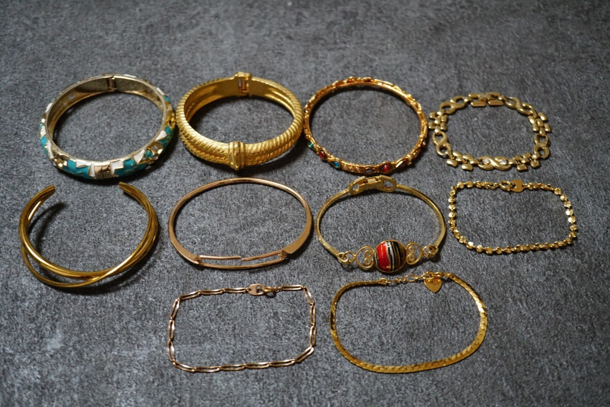 B2121 海外製含む ゴールドカラー ブレスレット バングル 腕輪 ヴィンテージ アクセサリー 大量 セット まとめて おまとめ まとめ売り拍卖