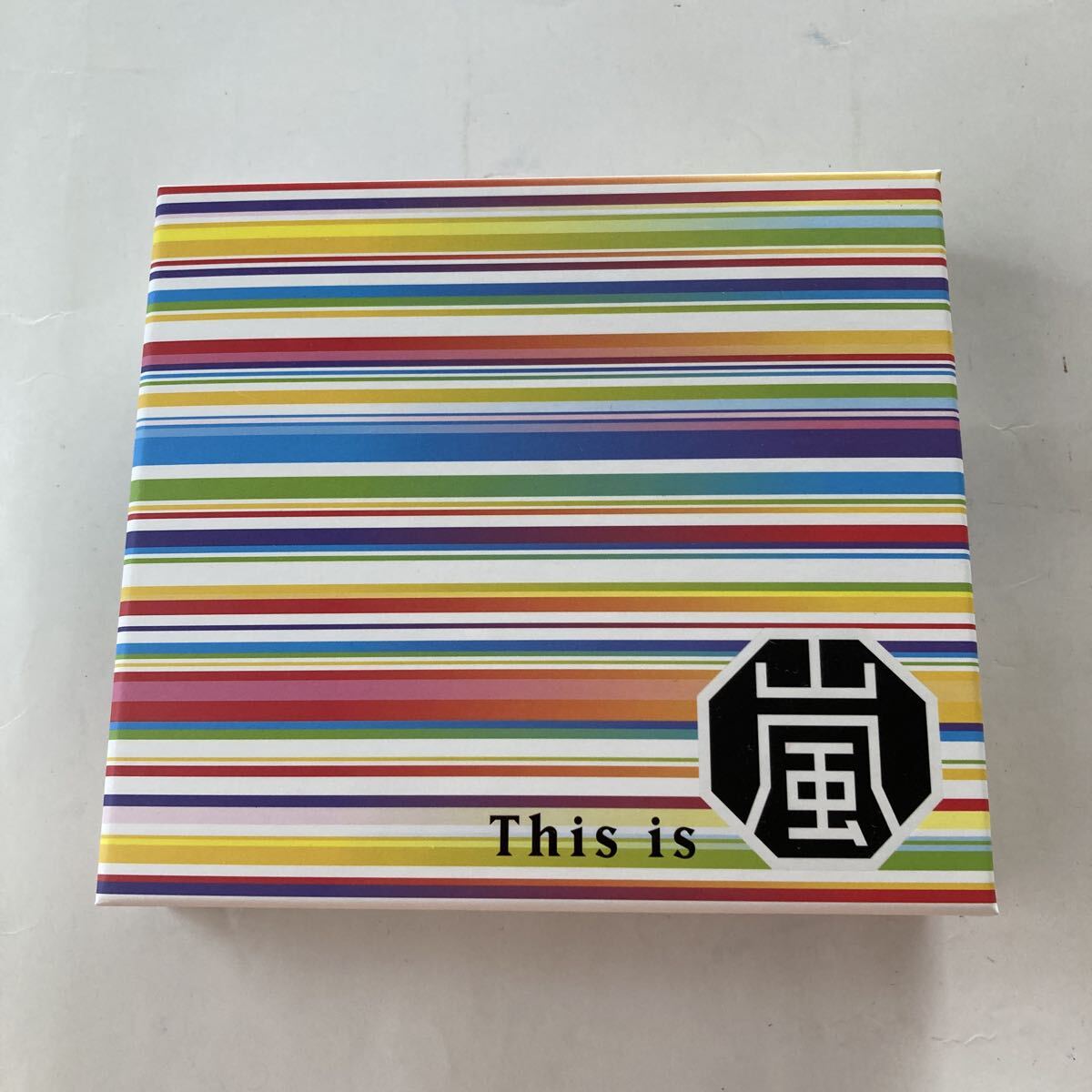 CD「嵐」17枚目『This is 嵐』ミュージックビデオやメイキング映像が収録されたDVD付属。「嵐がシンプルに届けたい楽曲を収めた」拍卖