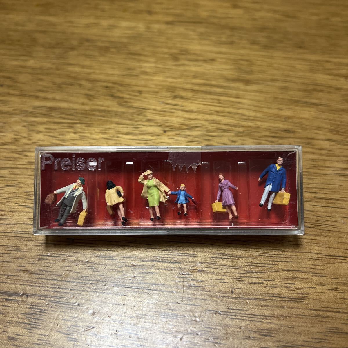 未使用保管品■プライザー Preiser 10281 クラウゼ一家の旅行? 塗装済完成品 HO(1/87) 情景 背景 フィギュア拍卖