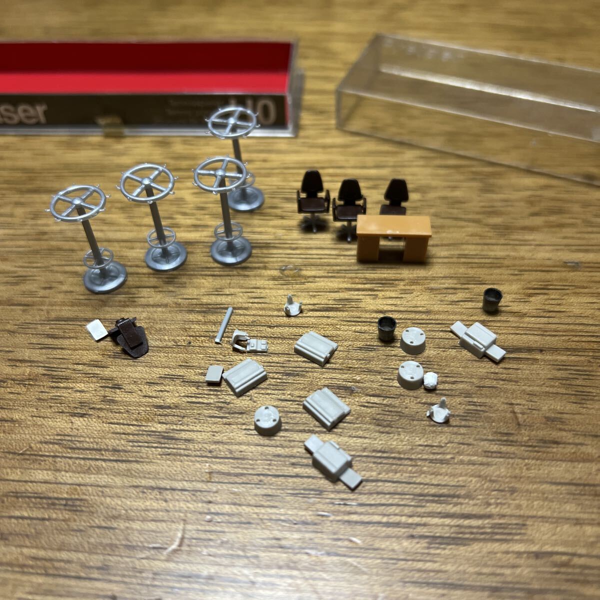 送料込■プライザー Preiser 17184 オフィス 机 備品 ジャンク扱 塗装済完成品 HO(1/87) 情景 背景 フィギュア拍卖