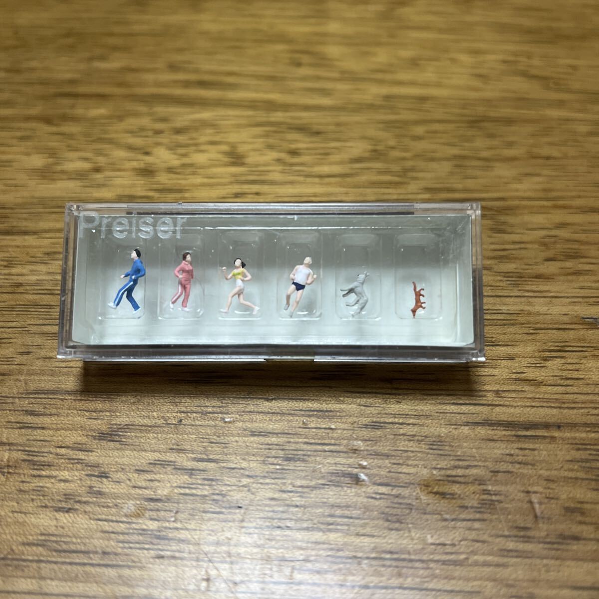 送料込■PREISER プライザー KATO カトー 24-216 犬とジョギング 鉄道模型 Models フィギュア 情景 背景拍卖