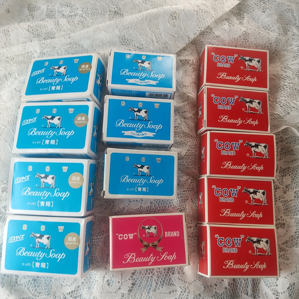 牛乳石鹸 激レアのバーコード無しの赤箱90g1個有り 青箱130g4個青箱85g3個赤箱100g5個まとめて13個で激安拍卖