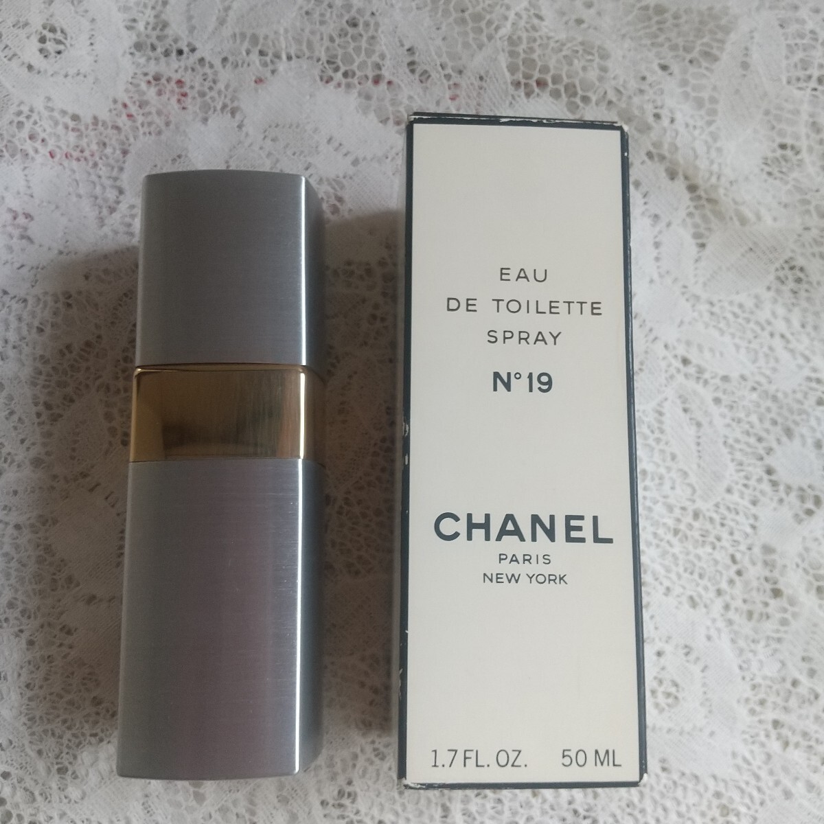 CHANEL N°19 オードトワレ 50ミリ シャネル パフューム 香水 激安拍卖