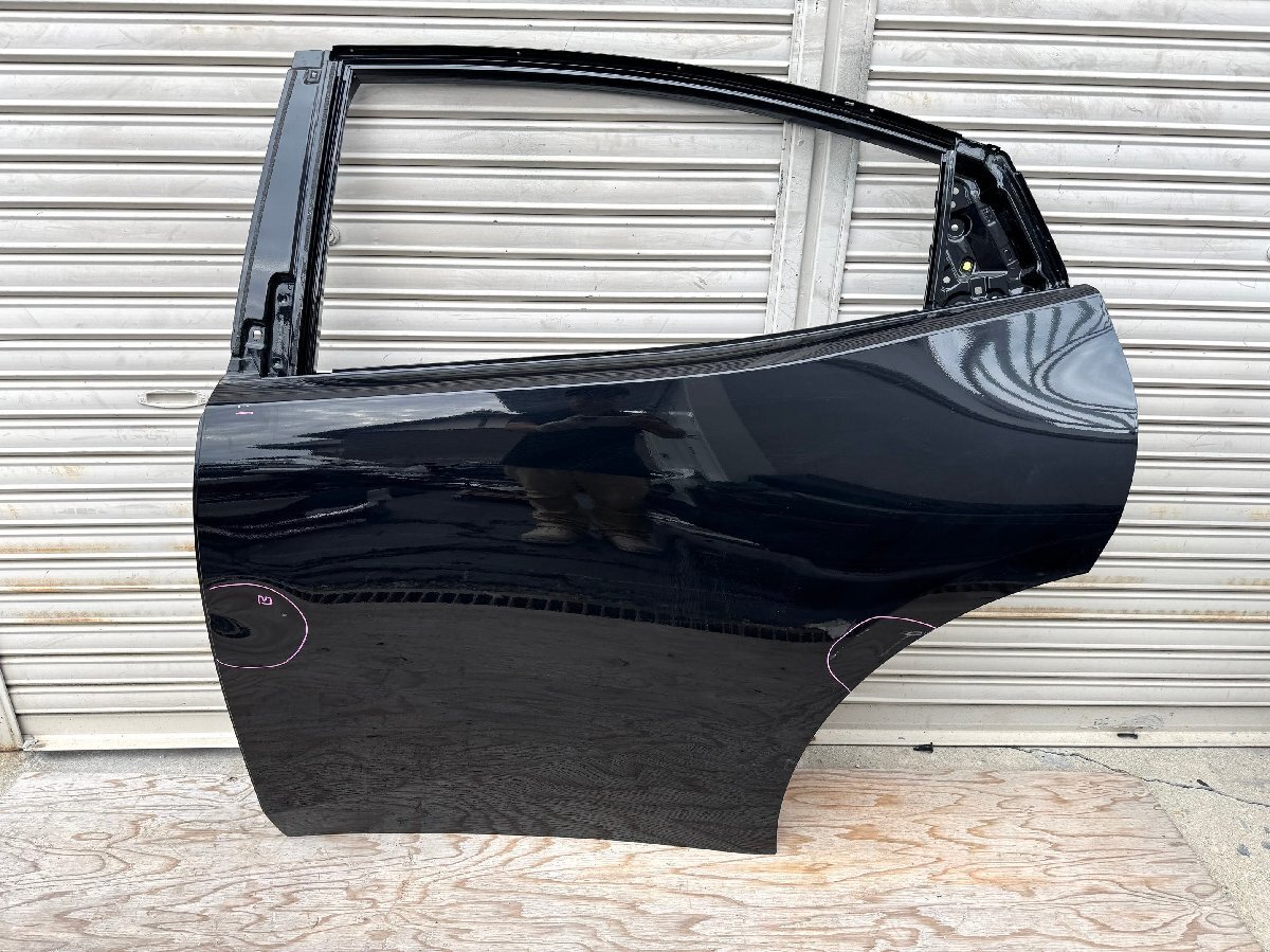 プリウス60 ZVW60/MXWH60 純正リアドアパネル 左 黒メタリック (P32-93S)拍卖