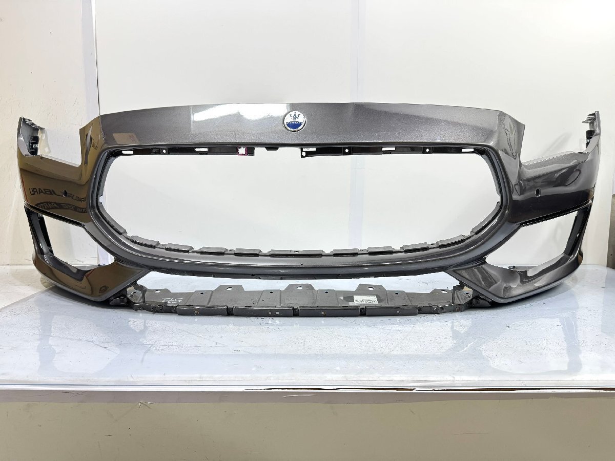 マセラティ/クアトロポルテ 純正フロントバンパー グレーメタリック 670066509 (C8-93)拍卖