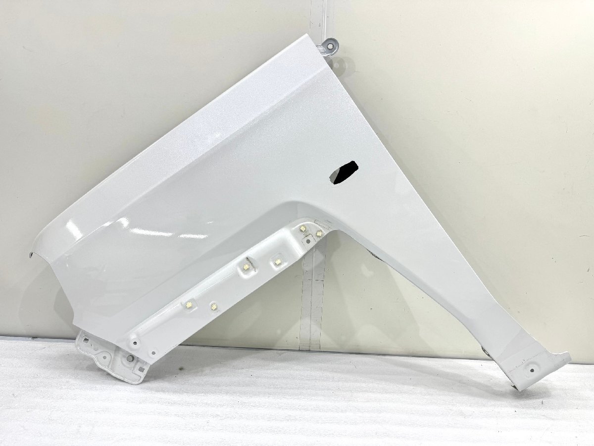 【良品】タフト LA900S/LA910S 純正フロントフェンダー 左 パール (FL19-74)拍卖