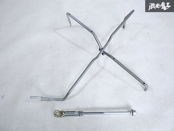 ★新車外し★ スズキ 純正 DA17V エブリイ エブリィ バン スペアタイヤ ハンガー キャリア キャッチ ステー ブラケット 即納 棚G-3拍卖