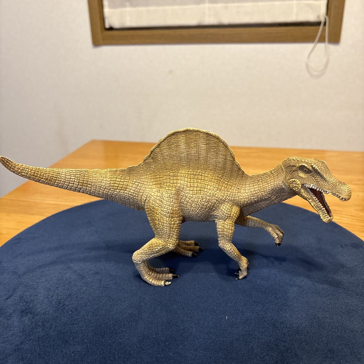 スピノサウルス拍卖