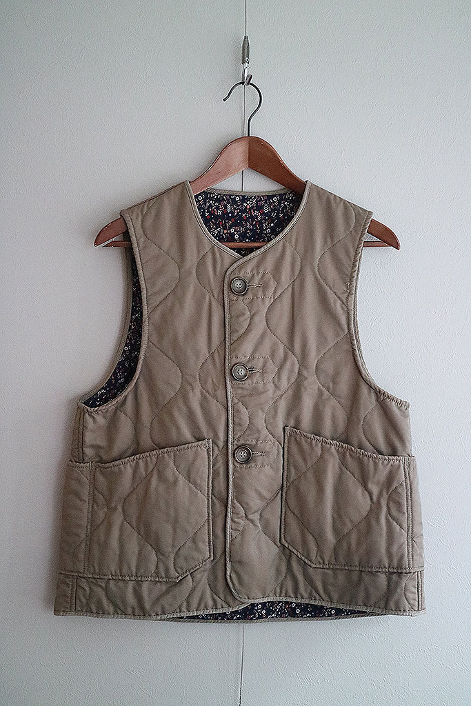 Engineered Garments リバーシブルキルティングベスト エンジニアドガーメンツ 中綿 ベージュ ネイビー S拍卖