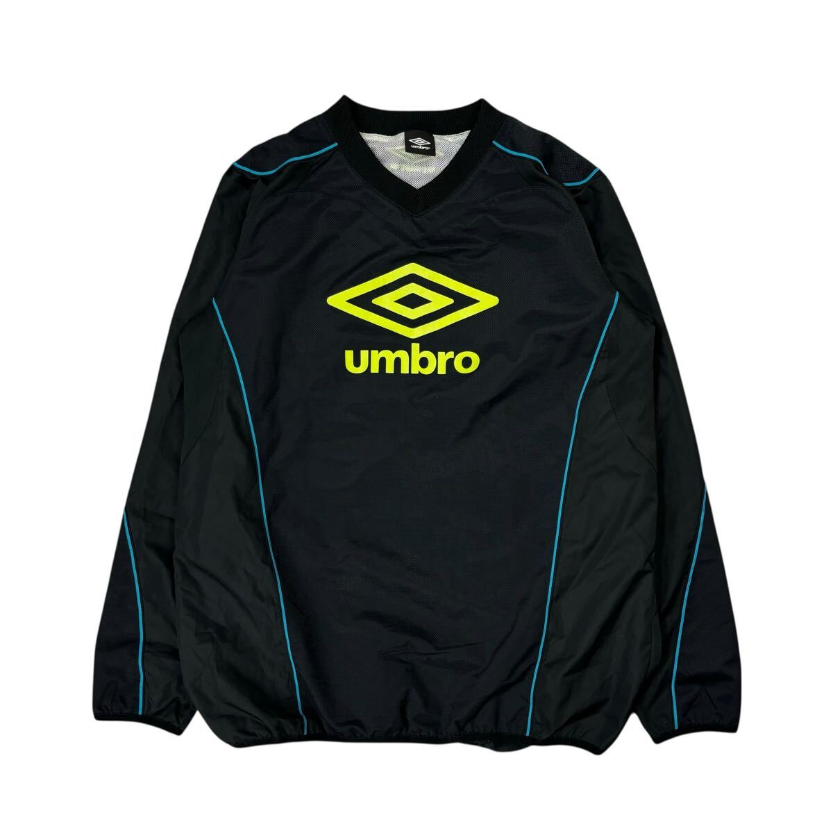 (KA1020) UMBRO アンブロ 長袖 プルオーバー ピステ ウィンドブレーカー ブラック Lサイズ センターロゴ サッカー スポーツ ナイロン拍卖
