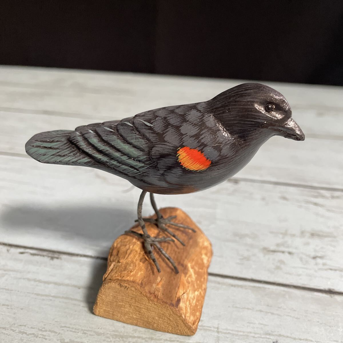 野鳥彫刻 ハゴロモガラス バードカービング 野鳥 鳥 小鳥 木彫り 木製 彫刻 木工芸 インテリア オブジェ 置物 飾り物 雑貨 小物 (A-3236)拍卖