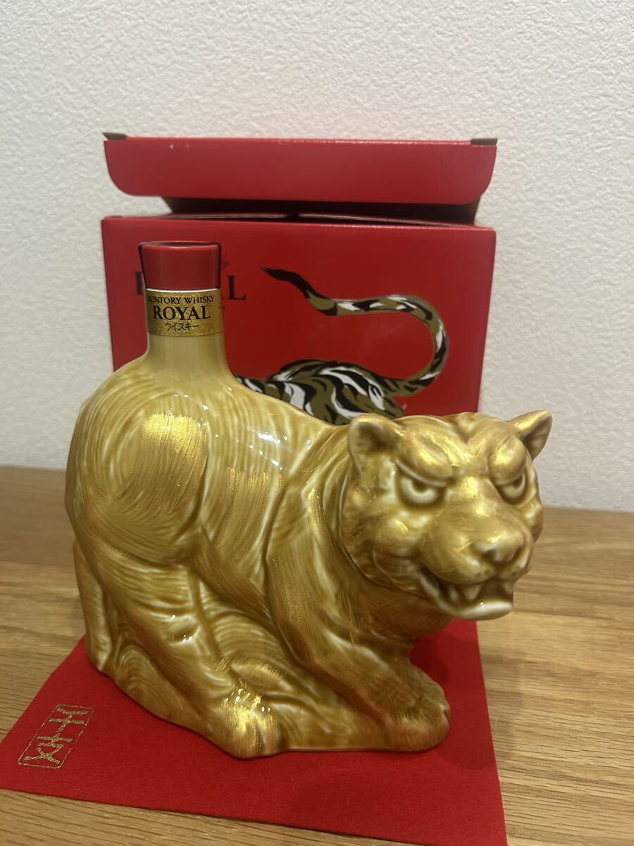 サントリー ローヤル ROYAL BLENDED WHISKY 〈寅歳〉 干支ボトル 2022年 モルト グレーン SUNTORY WHISKY 600ml 43%拍卖