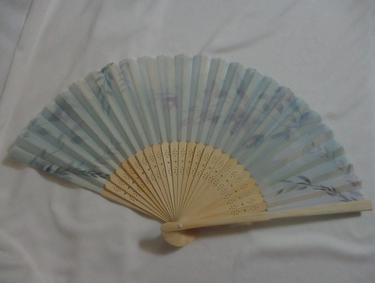 送料無料!【 桔梗 ききょう 水色 扇子 布タイプ 】21㎝ 天然竹 和 せんす うちわ 浴衣 着物拍卖