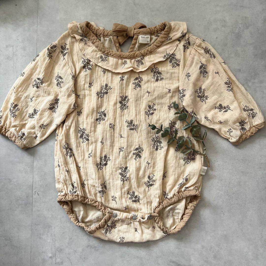 tete a tete 花柄 ロンパース ベージュ 80 ナチュラル くすみ拍卖