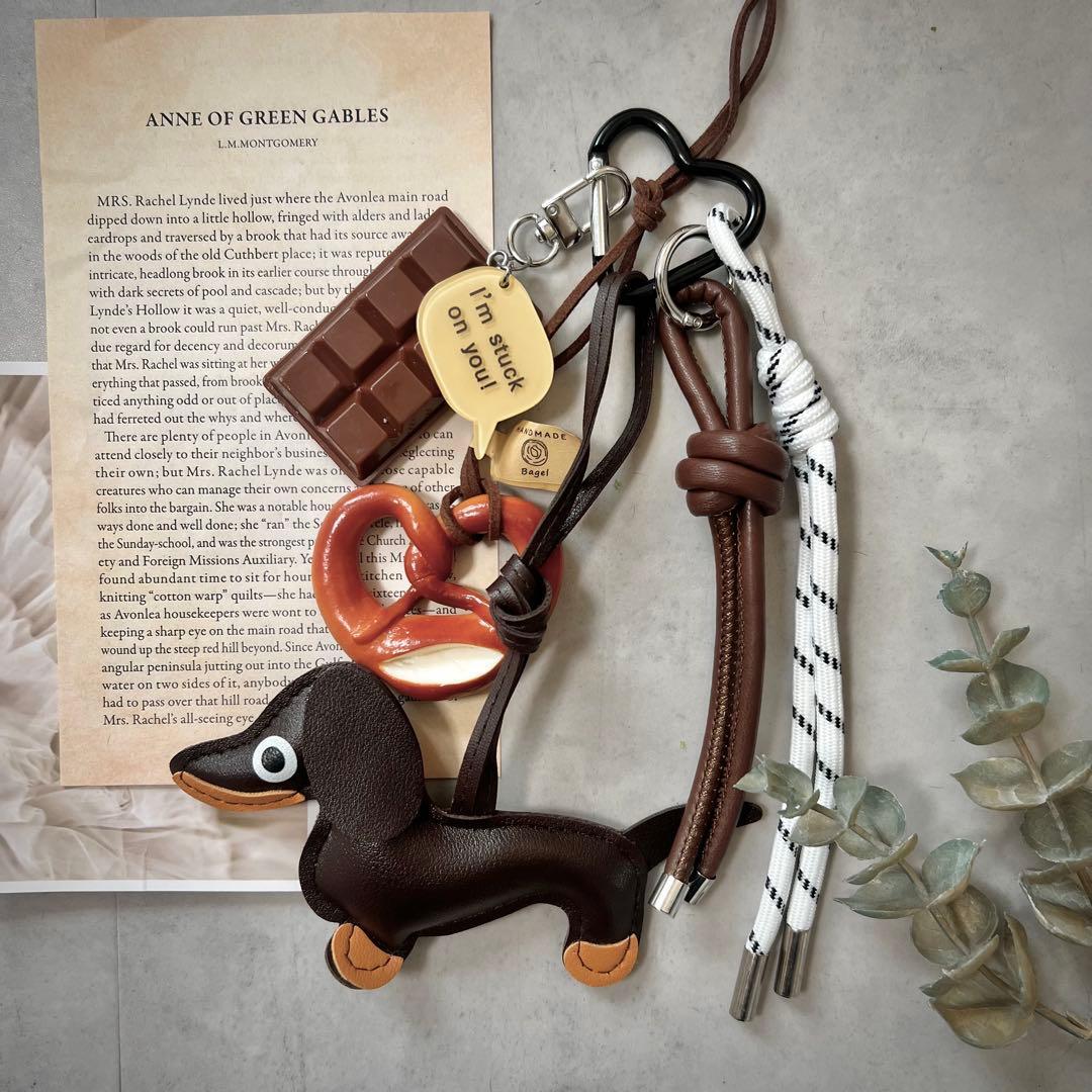 ダックスフント バッグチャーム キーチャーム チョコ プレッツェル ブラウン 犬拍卖