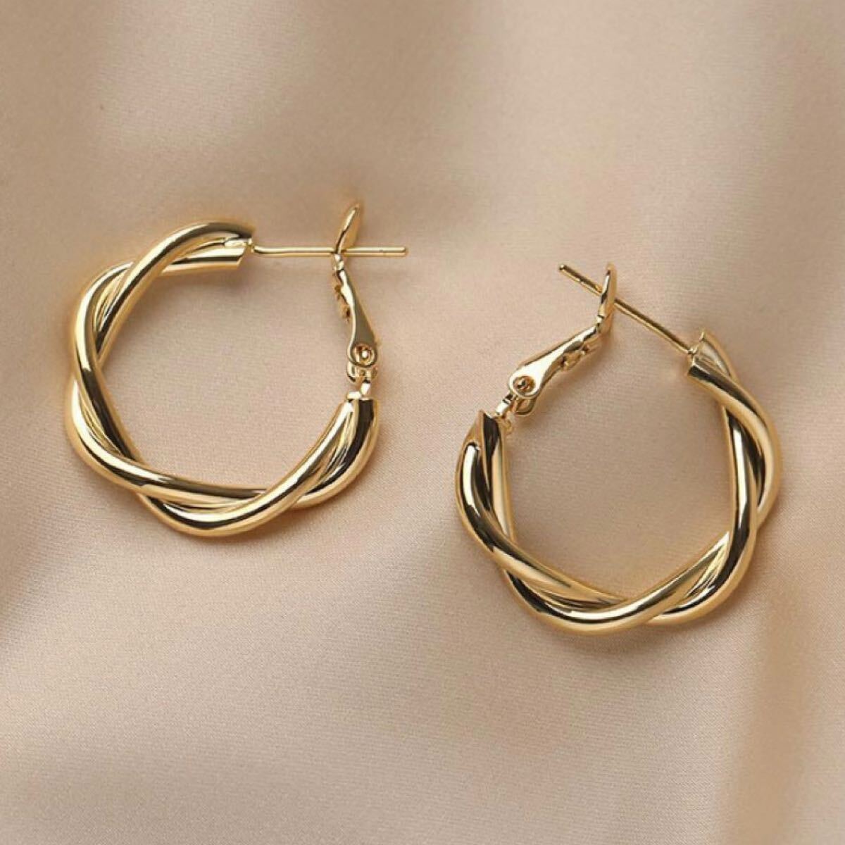 【送料無料・匿名配送】 ツイスト フープピアス K18GP ゴールド 18金コート レディース アクセサリー ジュエリー リングピアス拍卖