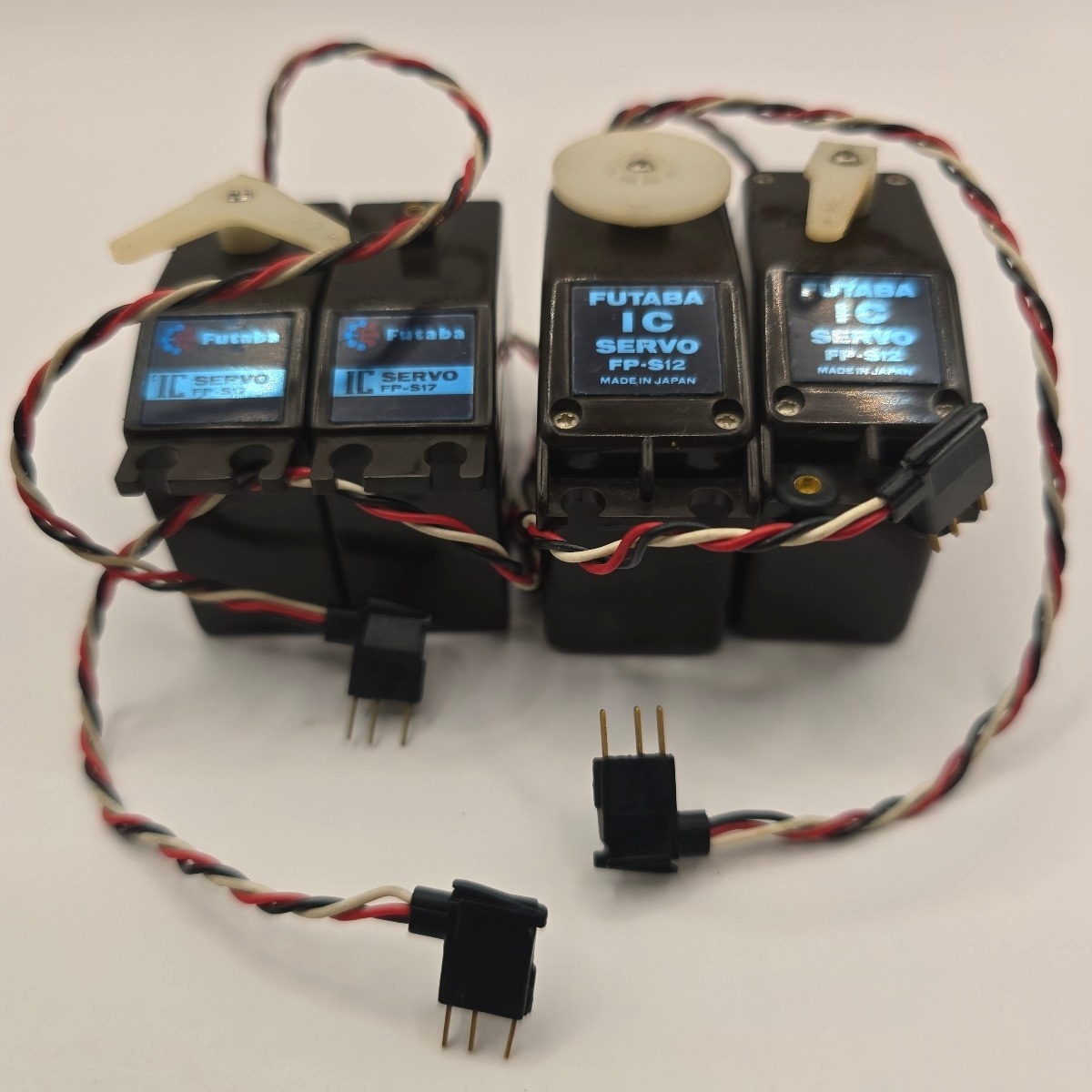 【中古品】フタバ サーボ 4個セット ラジコン FUTABA SERVO拍卖