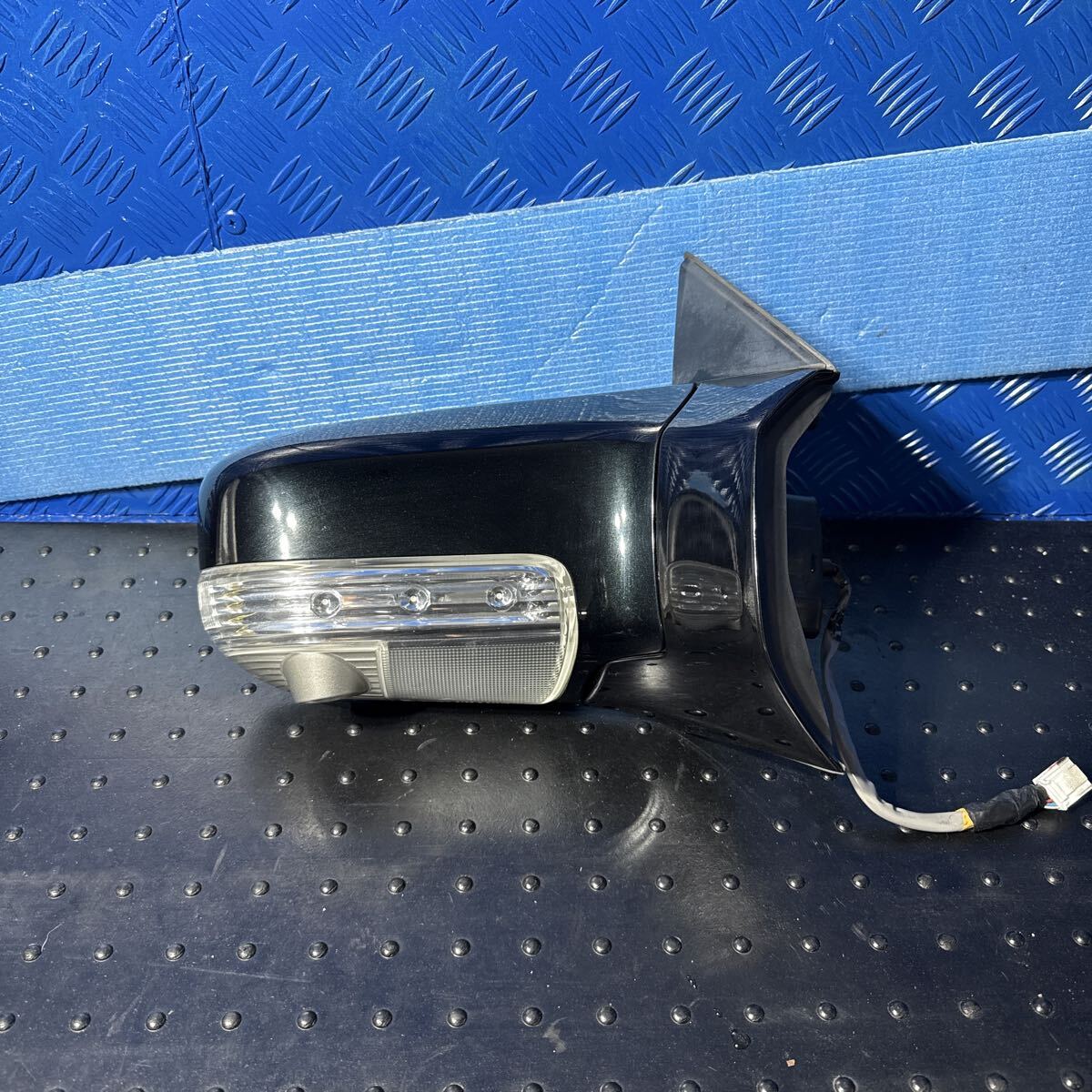 ◆ニッサン エルグランド《 E51 NE51 ME51 MNE51 》純正 ドアミラー 右 (運転席側) サイドミラー G30 ウインカー付き カメラ付き 動作OK◆拍卖