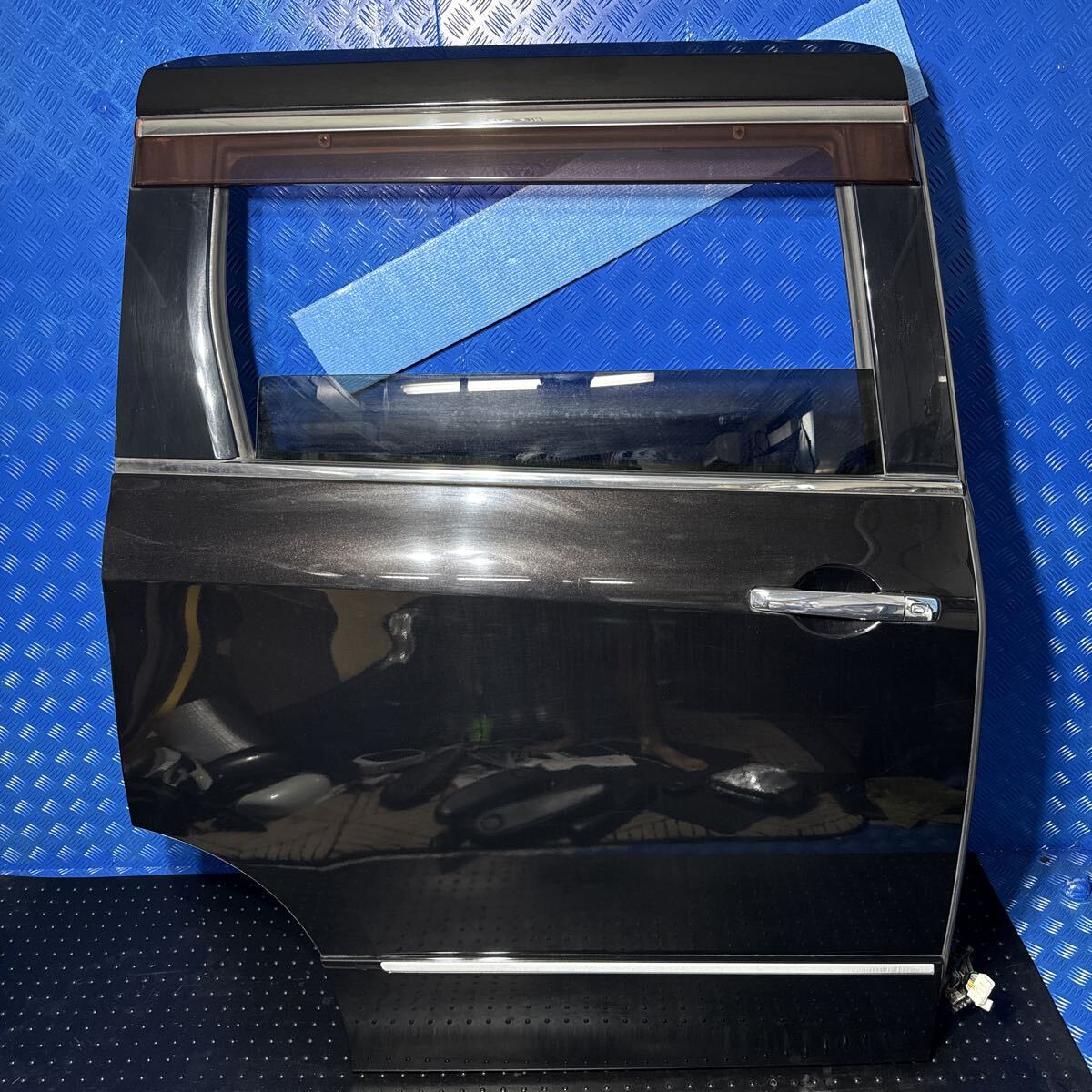 ◆ニッサン エルグランド《PE52 PNE52 TE52 TNE52 E52》純正 右 リア パワースライドドア プロテクター付 カラー GAE H210M-1JAMB 動作OK◆拍卖