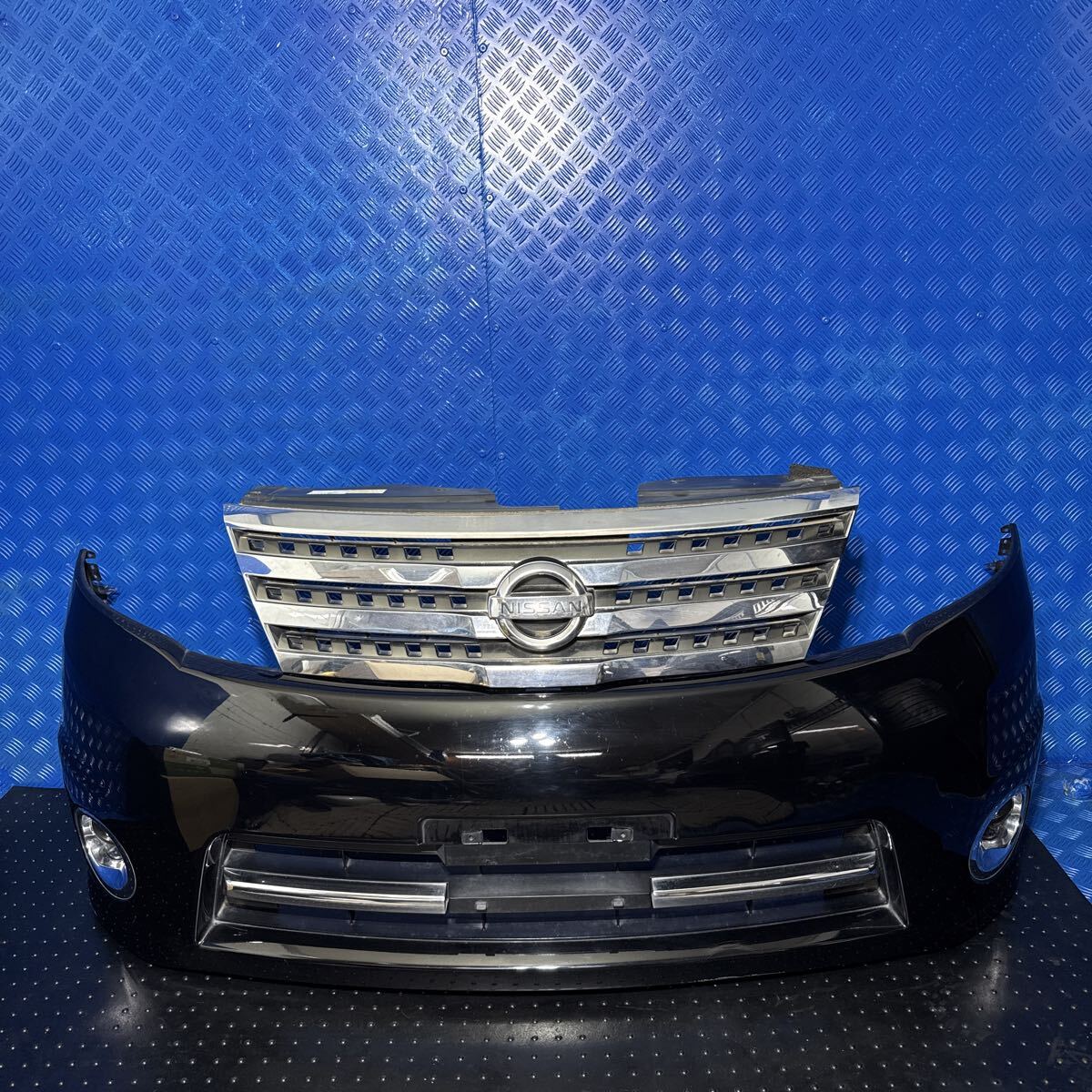 ◆ニッサン セレナ ハイウェイスター《CC25 CNC25 C25 NC25》純正 フロントバンパー グリル付き フォグ付き KH3 (ブラック) 62022 1GK5A◆拍卖