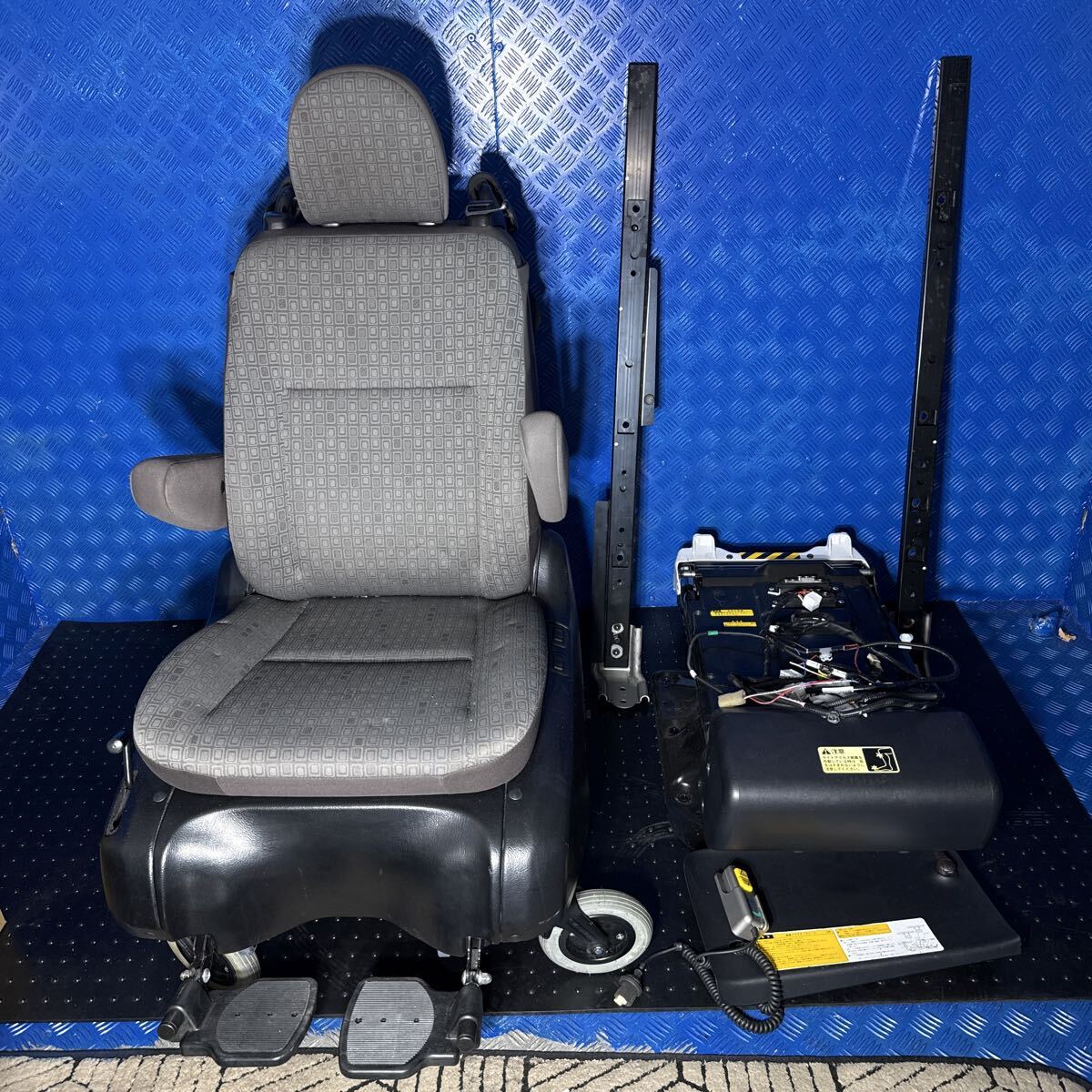 トヨタ ポルテ《NSP140 NSP141 NCP141 NCP145》純正 サイド リフトアップシート 脱着式 車椅子 ウェルキャブ 介護 福祉車両 リモコン付き拍卖