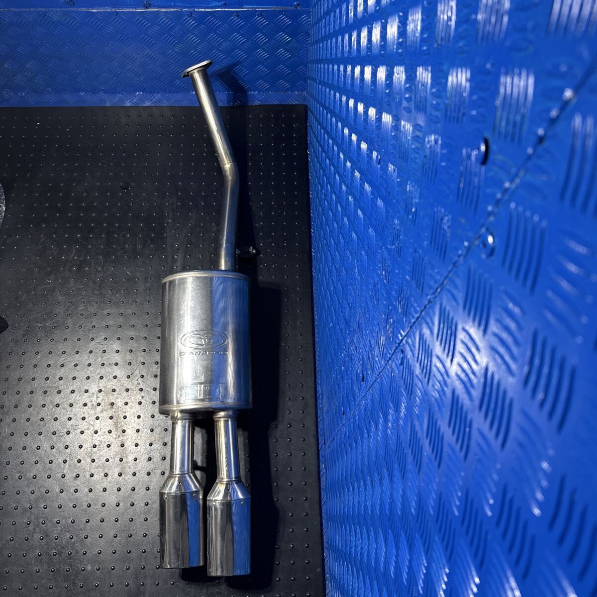 ◆トヨタ プリウス《ZVW30》社外 GANADOR PASION ガナドール パシオン マフラー リヤピース 2本出し JQR認証 10101136 ほぼ新品 凹み無◆拍卖