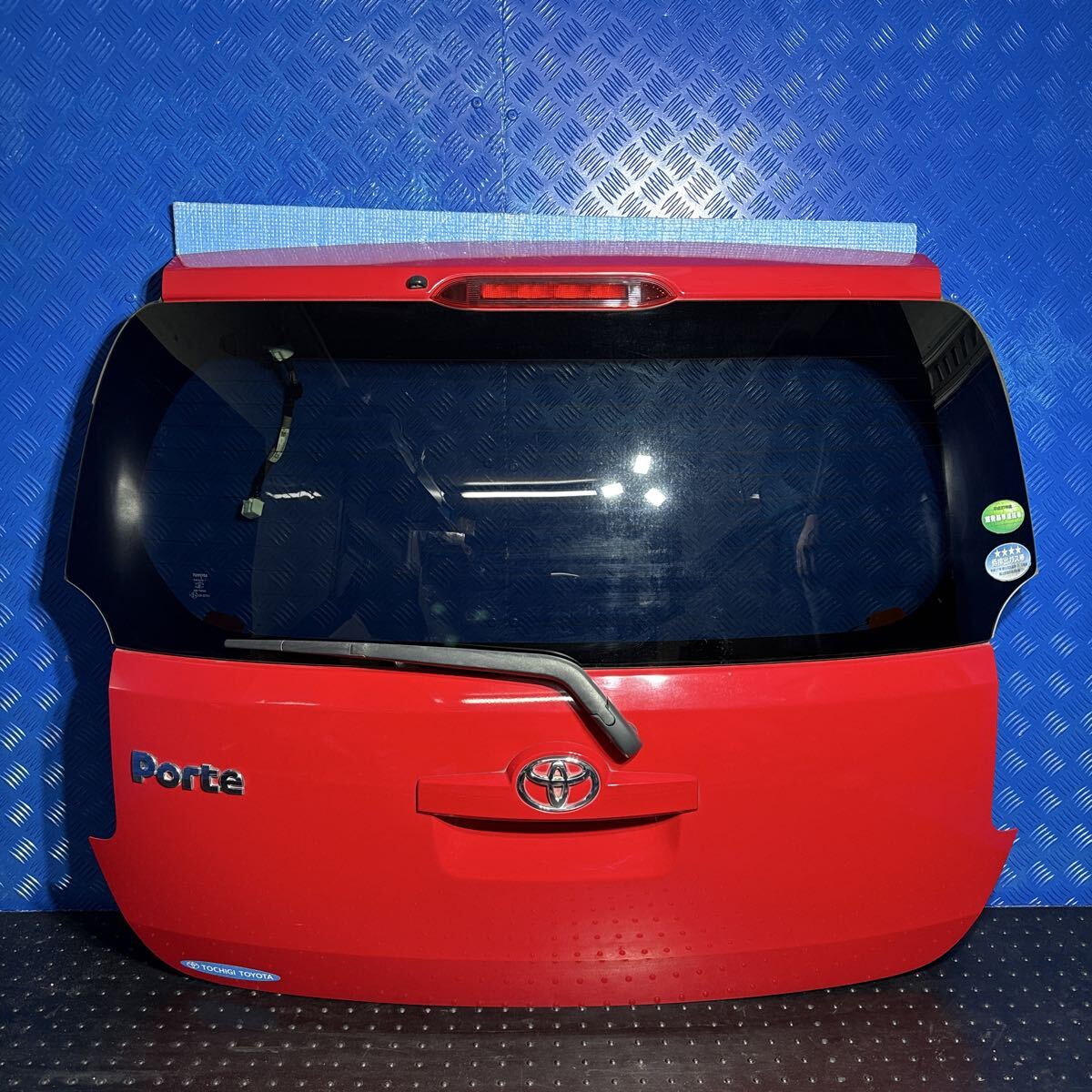 ◆トヨタ ポルテ《NSP140 NSP141 NCP141 NCP145》バックドア リアゲート カメラ付き カラー 3P0 (スーパーレッドⅤ) 67005-52D50◆拍卖