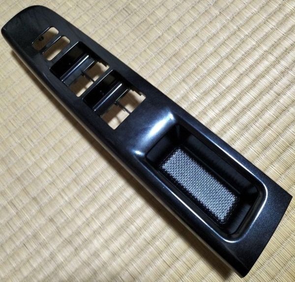 新品 純正品 TOYOTA トヨタ フロントアームレストベース パネル ブラックマイカ(211) 運転席側 ヴィッツ KSP130系 NSP130系 NCP130系拍卖