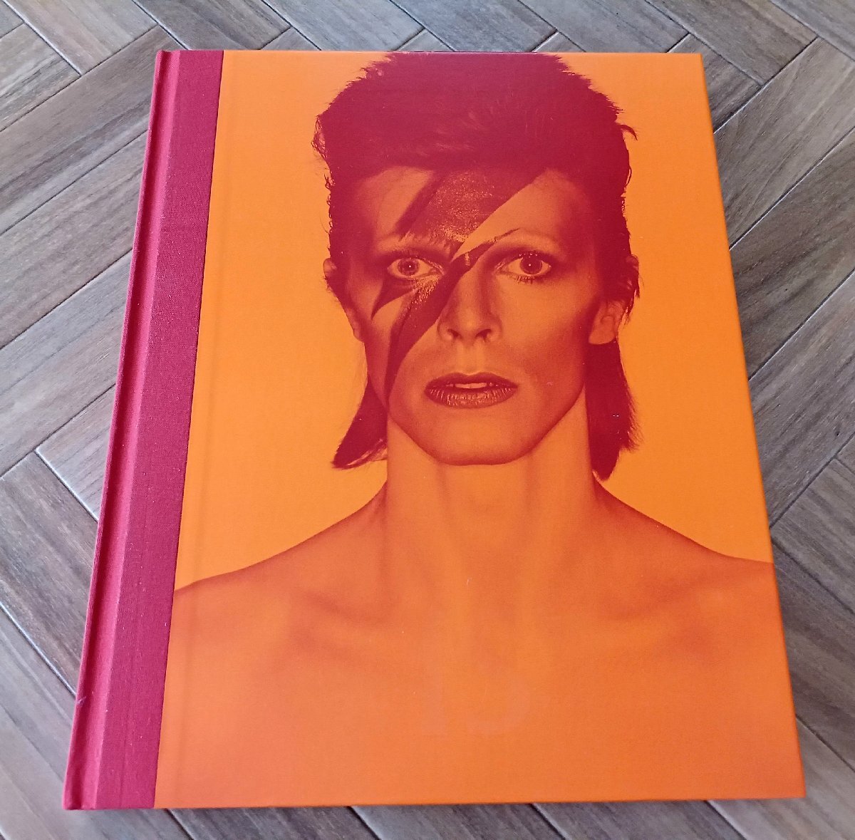 ★ 希少本 日本語版初版!2013年発行オリジナル版 美品 デヴィッド・ボウイ展覧会「David Bowie Is」デヴィッド・ボウイ・イズ ハード本拍卖