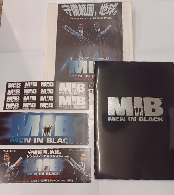 ★ *映画パンフレット* 貴重『メン・イン・ブラック』シール3枚&封筒付き!ウィル・スミス Men in Black / Will Smith拍卖