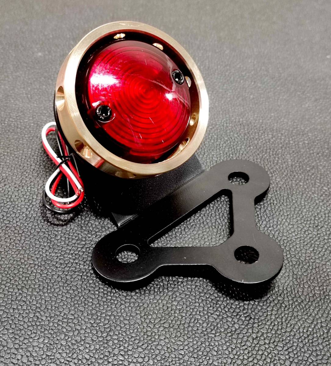 LED テールランプ 真鍮 ドリリング 1型 ハーレー グラストラッカー SR レブル エストレア チョッパー カフェレーサー ブラス 3拍卖