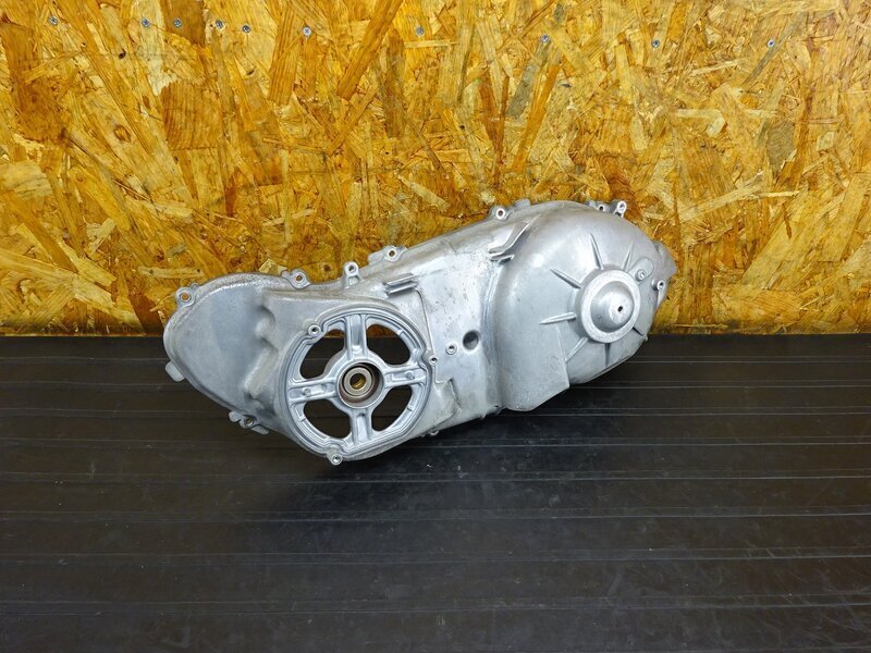 【251007】マジェスティ250(SG20J-020)◇ クランクケースカバー エンジンカバー右 プーリーカバー ※エンジンパーツ 【’14拍卖