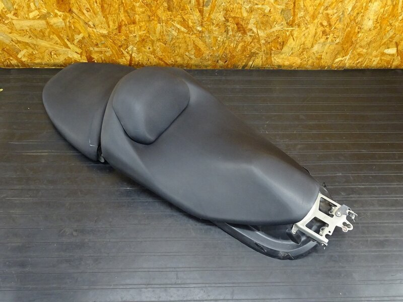 【251007】マジェスティ250(SG20J-020)◇ シート前後セット メインシート フロントシート タンデムシート リアシート 【’14拍卖