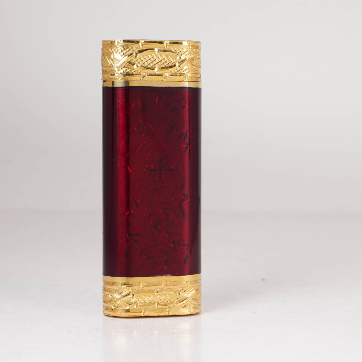 Cartierカルティエ  ガスライター 18K イエローゴールド × レッドラッカー 彫刻装飾 750刻印 希少品 現状品拍卖
