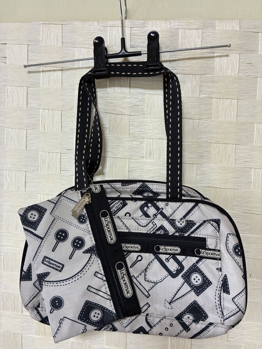 【新品未使用品】レスポートサック ショルダーバッグ モノクロ ボタンモチーフ ナイロン シンプル ポーチ付き ハンドバッグ LeSportsac拍卖