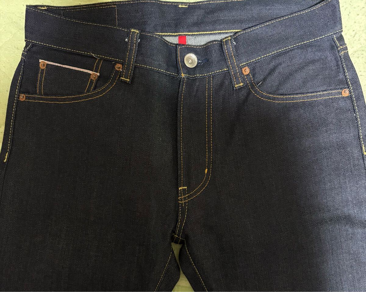 uniqlo ユニクロ デニム ジーパン 赤耳 未使用 s002 セルビッジ レギュラー フィット ストレート ジーンズ w32 綿100 牛革 パッチ拍卖