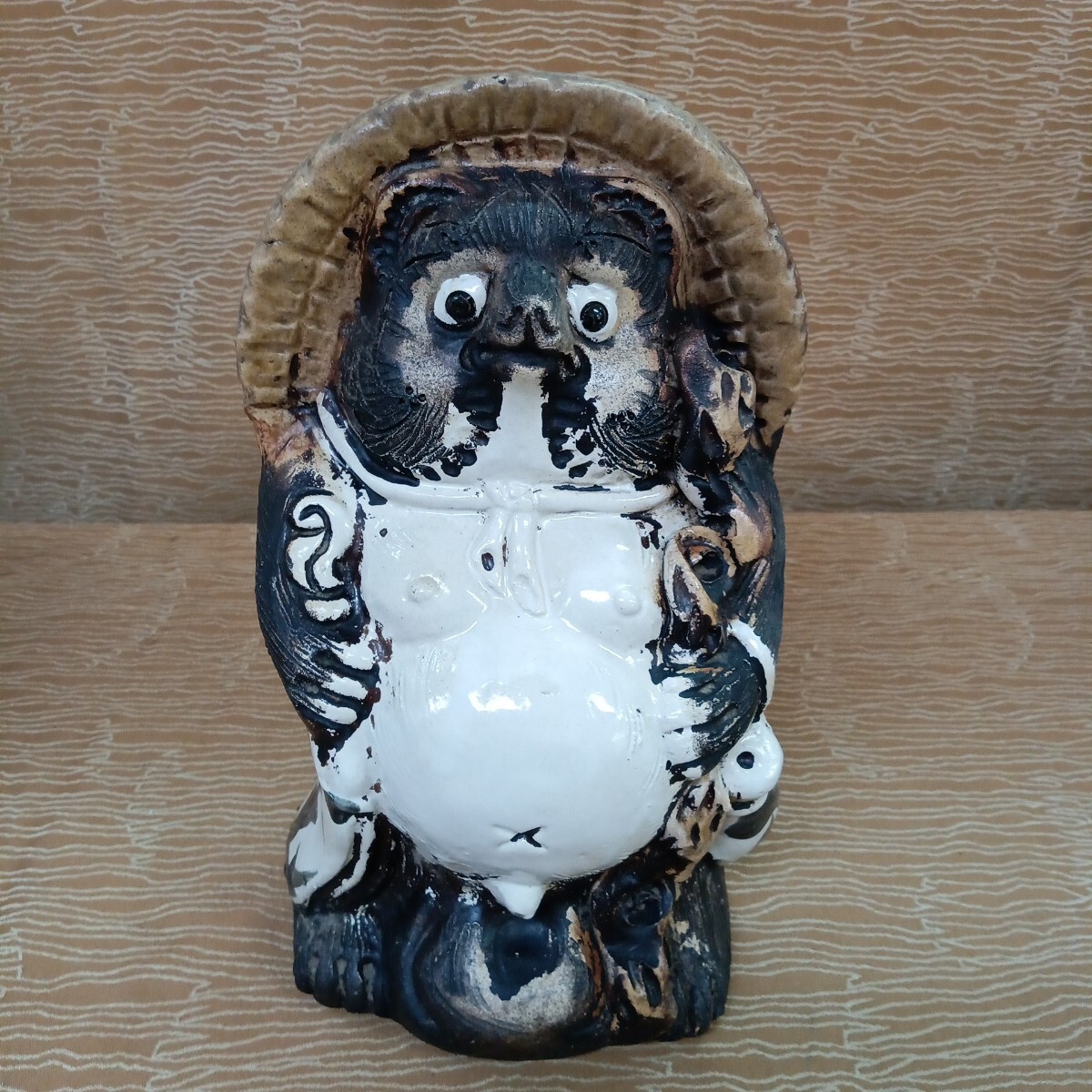 【信楽焼 たぬき 置物】高さ 約28.5cm 縁起物 陶器製 オブジェ インテリア 狸 タヌキ 商売繁盛 開運【B10-3④】1006拍卖