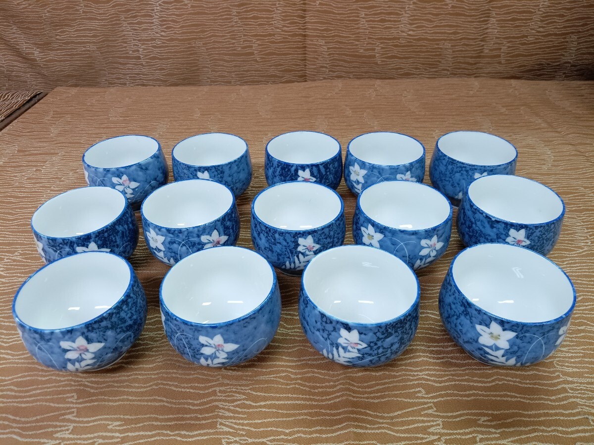 【炭焼窯 湯呑み茶碗 花柄 まとめ 14客 ①】 陶器 昭和レトロ 桔梗柄 青 和食器 茶器【A5-4②】1001拍卖