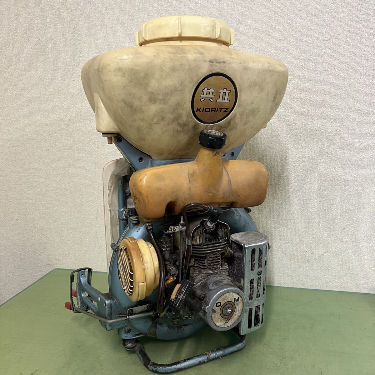 ●52 共立 背負式動力散布機 DM-9・スターター動作確認済/燃料がない為エンジン動作未確認拍卖