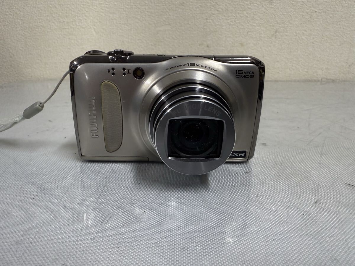 ∞81 通電確認済 富士フイルム デジタルカメラ FinePix F600EXR シルバー  コンパクトデジタルカメラ カバー付き拍卖