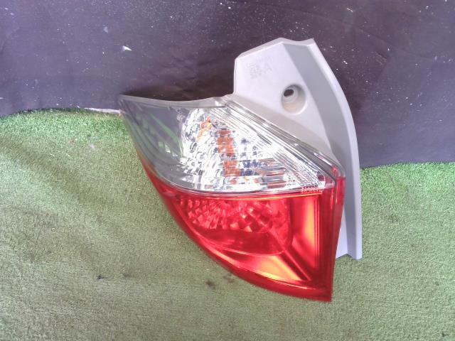 ラクティス DBA-NCP120 左テールランプ X 1F7 52-213 81560-52840拍卖