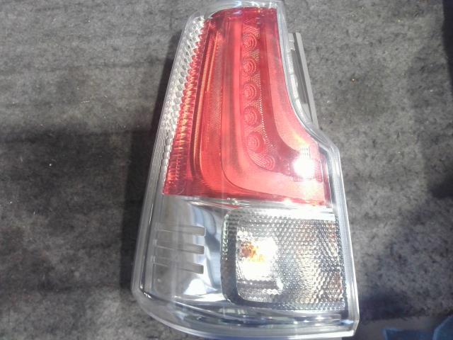 ソリオ DBA-MA26S 左テールランプ G スズキセーフティサポート ZMU D179 35670-81P10拍卖