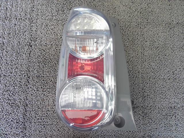 パッソ DBA-KGC30 左テールランプ プラスハナ R54 220-51004 81560-B1200拍卖