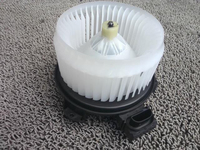 グランマックス 5BF-S413P ヒーター ブロア ファン モーター トラックGL 4WD S403M タウンエース 1E7 88550-BZ070拍卖